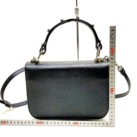 Prada - Picture 2 of 13